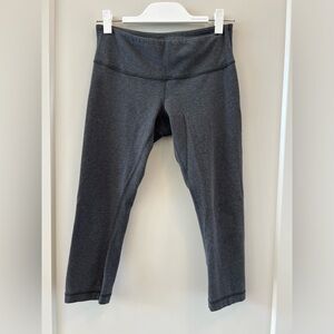 Lululemon Women’s Cropped Leggings in Grey Size 8 w/2 small holes.